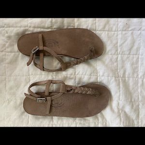 Brown T-Strap braided Rainbows Women’s 6.5-7.5